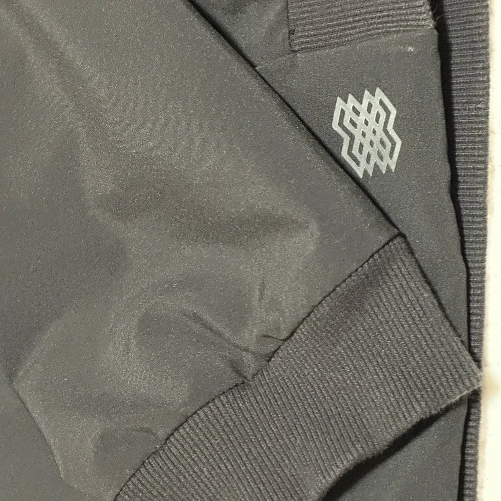 Great for spring! Men’s dressy black bomber jacket by FLX. Size XXL.